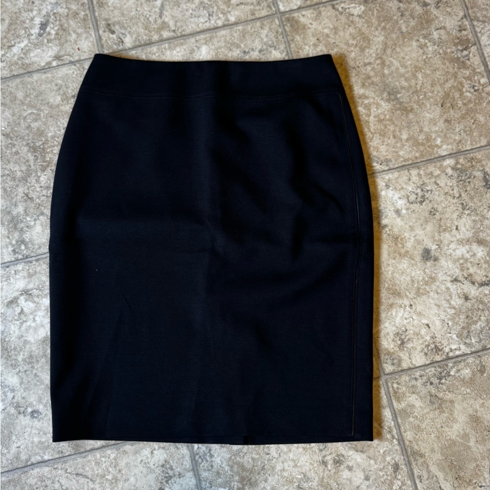 Tahari Black Knit Pencil Skirt NWOT Size 10 Office Professional Classic
